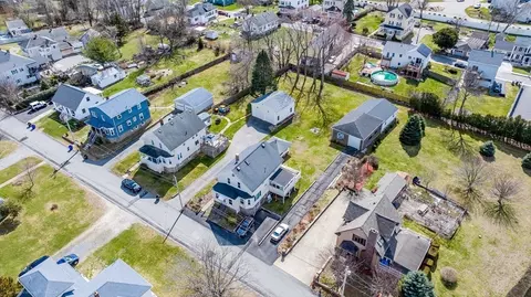 31 Friendship St, Fall River, MA 02724 photo 2