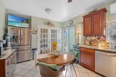 31 Friendship St, Fall River, MA 02724 photo 12