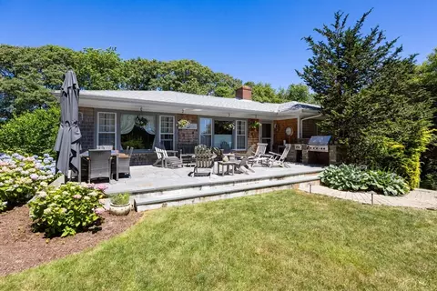 225 Moorland Rd, Falmouth, MA 02540