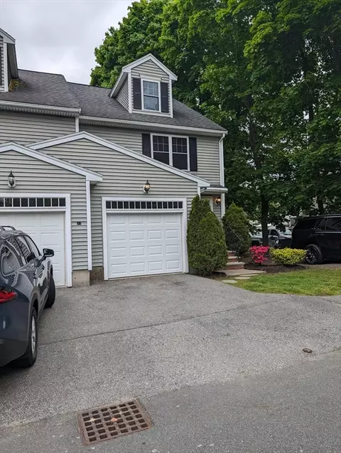 77 Valley St # B, Wakefield, MA 01880