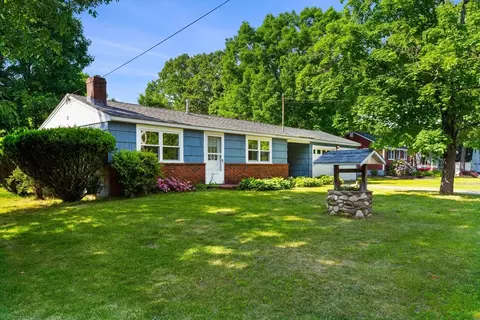 52 Middle Rd, Merrimac, MA 01860
