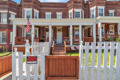 132 Cabot St, Holyoke, MA 01040