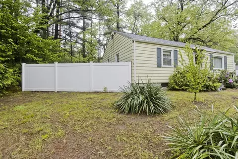 6 N Brook Rd, Springfield, MA 01119 photo 4