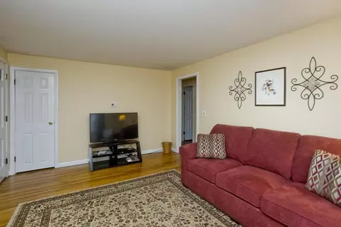 6 N Brook Rd, Springfield, MA 01119 photo 17