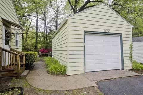 6 N Brook Rd, Springfield, MA 01119 photo 6