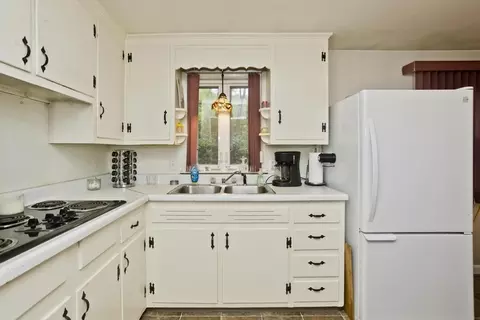 6 N Brook Rd, Springfield, MA 01119 photo 10