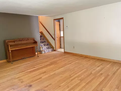 131 Strong St, Easthampton, MA 01027 photo 7