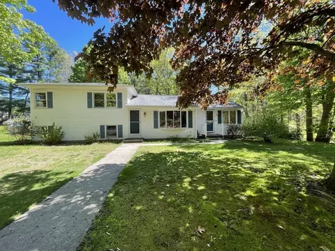 131 Strong St, Easthampton, MA 01027 photo 2