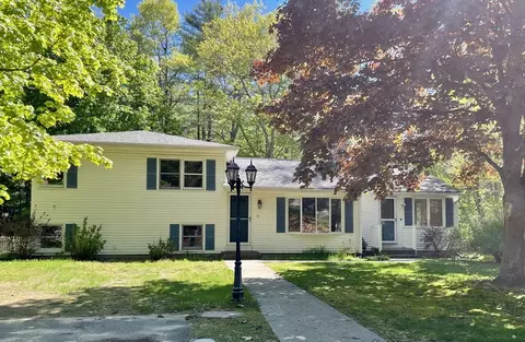 131 Strong St, Easthampton, MA 01027