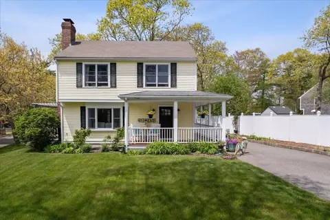 132 Lake Dr, Plymouth, MA 02360