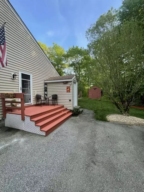 Exterior - 179 Maple St, Douglas, MA 01516 photo 4 of 9