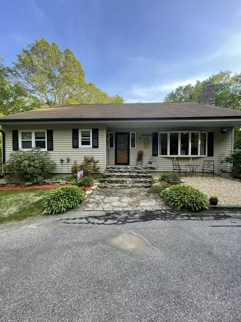 Exterior - 179 Maple St, Douglas, MA 01516 photo 2 of 9