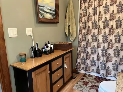 Bath - 179 Maple St, Douglas, MA 01516 photo 3 of 5