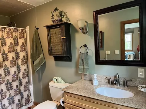 Bath - 179 Maple St, Douglas, MA 01516 photo 2 of 5