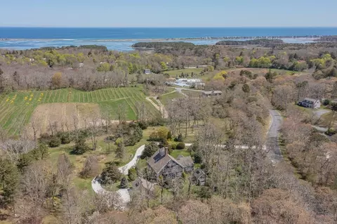 4 Lookout Ln, Sandwich, MA 02563
