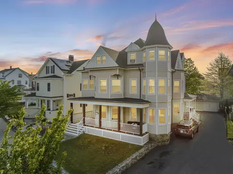 974 Plymouth Ave, Fall River, MA 02721