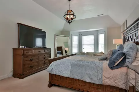 Bedroom - 44 Regency Dr, Dracut, MA 01826 photo 3 of 7