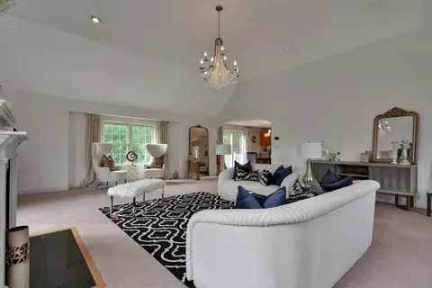 Living - 44 Regency Dr, Dracut, MA 01826 photo 3 of 5