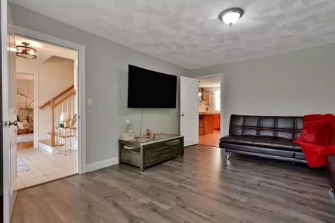 Entry Way - 44 Regency Dr, Dracut, MA 01826 photo 4 of 6