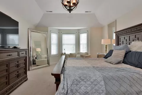 Bedroom - 44 Regency Dr, Dracut, MA 01826 photo 6 of 7