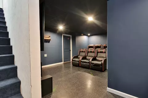 Entry Way - 44 Regency Dr, Dracut, MA 01826 photo 6 of 6