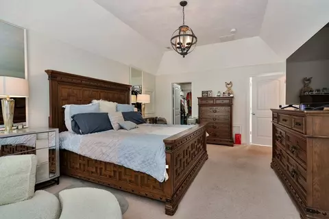 Bedroom - 44 Regency Dr, Dracut, MA 01826 photo 4 of 7
