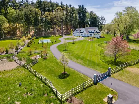 1094 Monument St, Concord, MA 01742