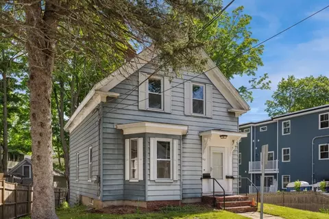 40 Village St, Reading, MA 01867