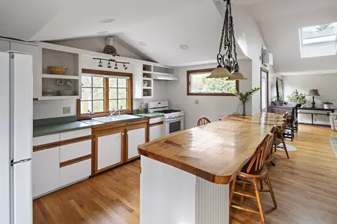 496 Lamberts Cove Rd, West Tisbury, MA 02575