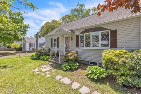 49 Jean Dr, Springfield, MA 01104 photo 2