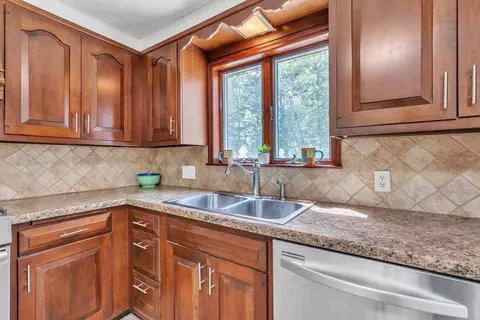 49 Jean Dr, Springfield, MA 01104 photo 12