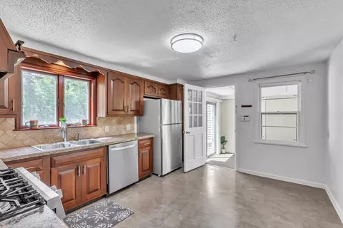 49 Jean Dr, Springfield, MA 01104 photo 8