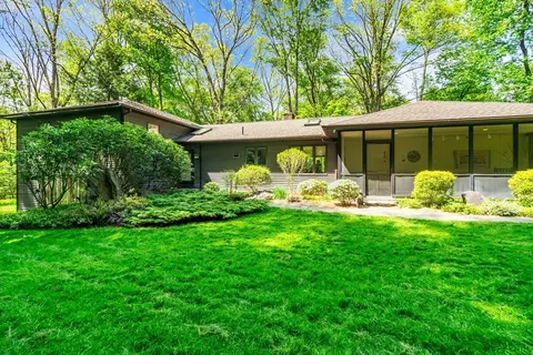 91 Woodlot Rd, Amherst, MA 01002