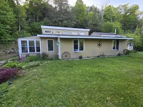 83 Sutcliffe Rd, Brimfield, MA 01010
