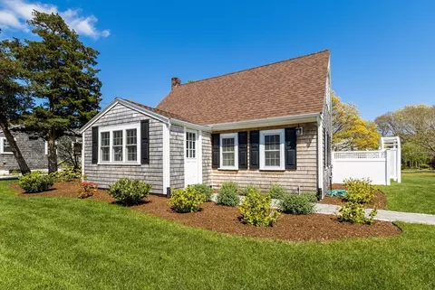 134 Strawberry Hl, Barnstable, MA 02632