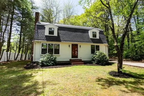 45 Neal St, Walpole, MA 02081