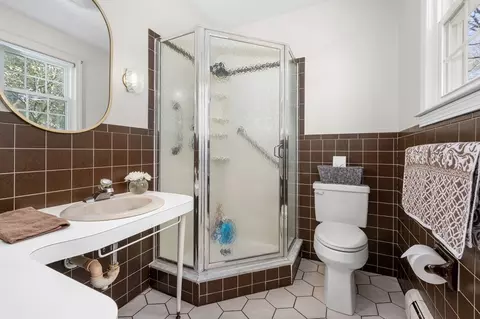 Bath - 32 Dorcas Dr, Barnstable, MA 02630 photo 2 of 4