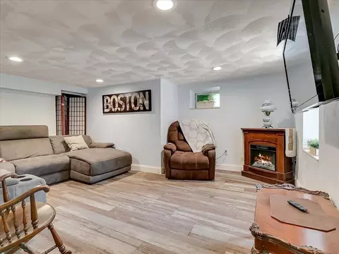 Living - 337 Ash St, Reading, MA 01867 photo 3 of 4