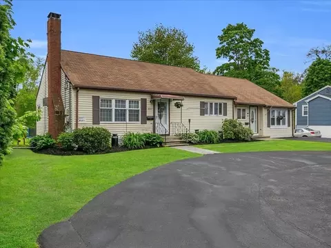 Exterior - 337 Ash St, Reading, MA 01867 photo 2 of 6