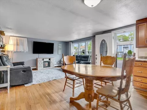 Dining - 337 Ash St, Reading, MA 01867 photo 4 of 4