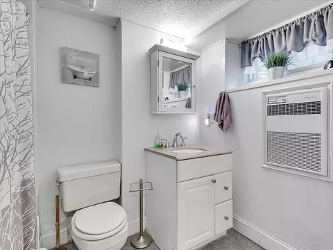 Bath - 337 Ash St, Reading, MA 01867 photo 3 of 3