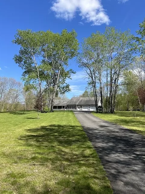 290 Woods Rd, Barre, MA 01005