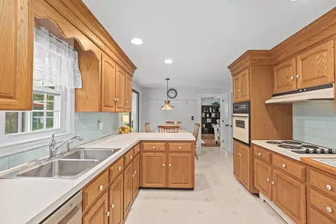 231 Everett St, Middleboro, MA 02346 photo 11