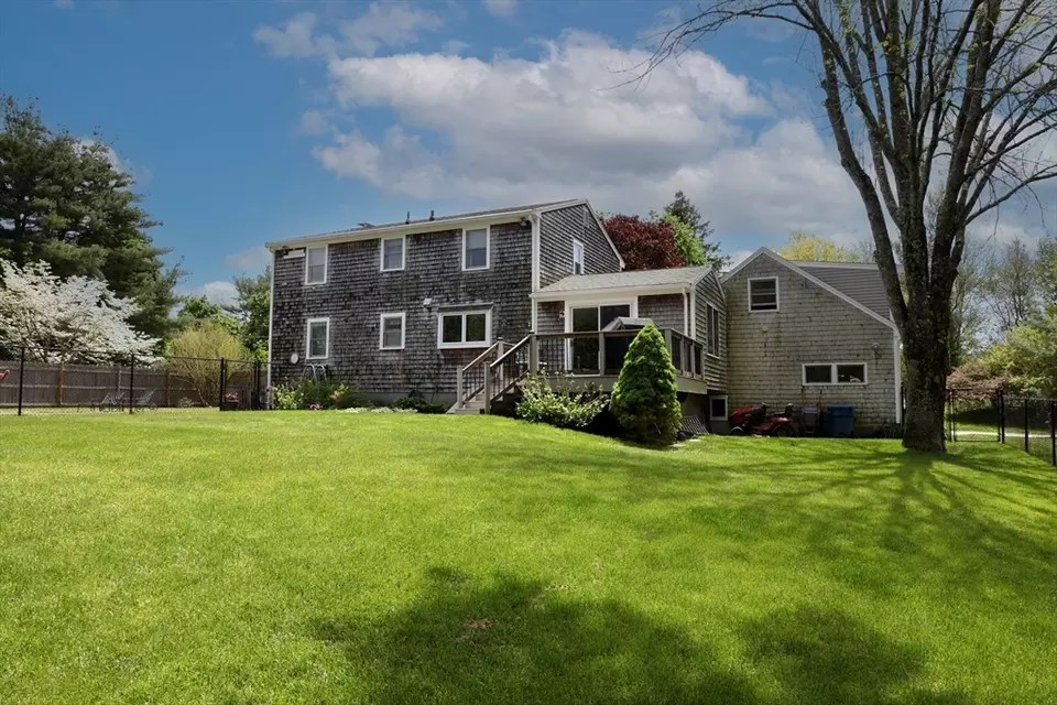 23 Darlene Dr, Bridgewater, MA 02324 42 Photos Movoto