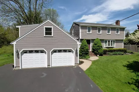 23 Darlene Dr, Bridgewater, MA 02324