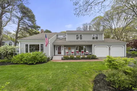 3 Webster St, Falmouth, MA 02556