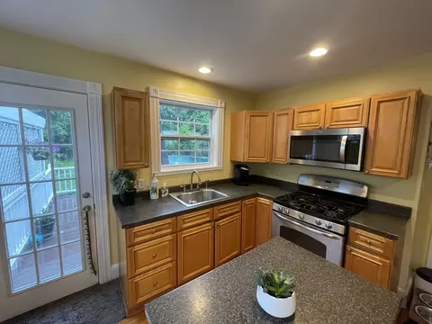 6 Walnut Ave, Beverly, MA 01915 photo 2