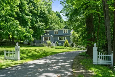 12 Dix St, Holden, MA 01520