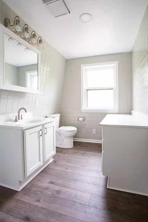 Bath - 161 Forest Ave, Warren, MA 01083 photo 3 of 4
