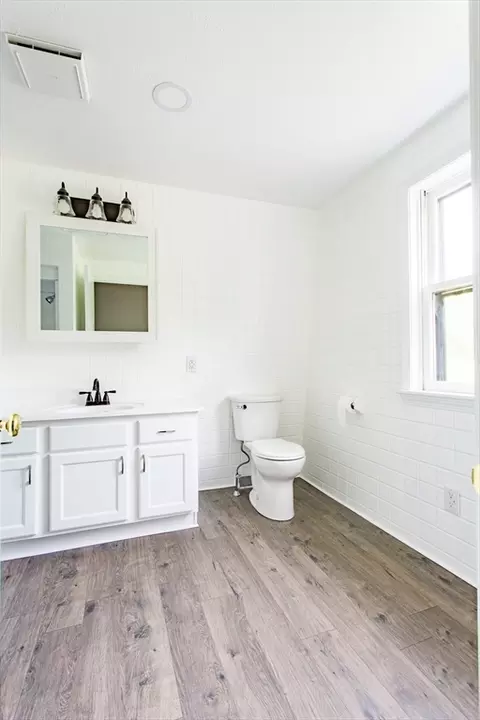 Bath - 161 Forest Ave, Warren, MA 01083 photo 1 of 4